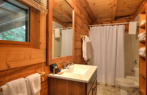 Bryson City Cabin | Cabin ∙ 2 bedrooms ∙ 6 guests