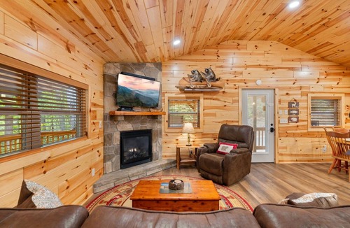 Cosby Cabin | Cabin ∙ 2 bedrooms ∙ 6 guests
