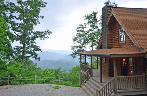 Bryson City Cabin | Cabin ∙ 3 bedrooms ∙ 10 guests