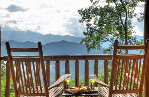 Bryson City Cabin | Cabin ∙ 3 bedrooms ∙ 10 guests