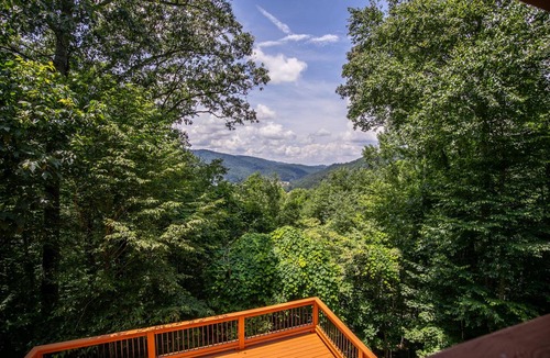 Boone Cabin | Cabin ∙ 3 bedrooms ∙ 10 guests