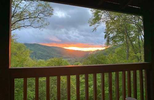 Boone Cabin | Cabin ∙ 3 bedrooms ∙ 10 guests