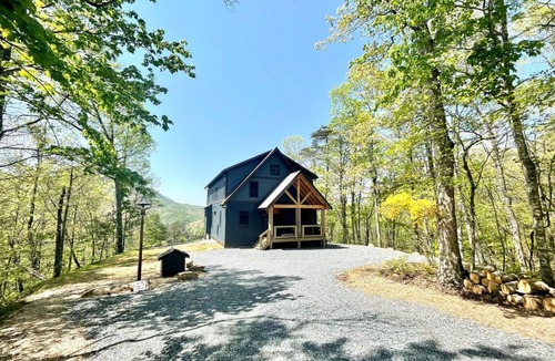 Bryson City Cabin | Cabin ∙ 4 bedrooms ∙ 10 guests