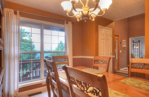 Robbinsville Cabin | Cabin ∙ 4 bedrooms ∙ 12 guests