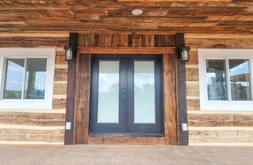 Timberline Cabin | Cabin 4 Two Bed Modern Luxury w Hot Tub