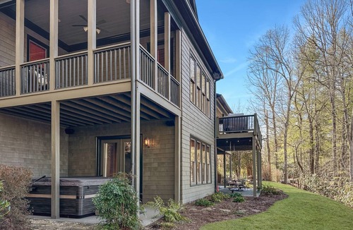 Bryson City Cabin | Cabin ∙ 5 bedrooms ∙ 14 guests