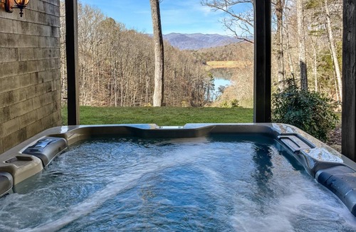 Bryson City Cabin | Cabin ∙ 5 bedrooms ∙ 14 guests