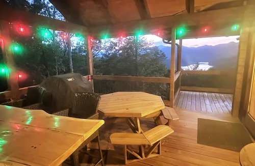 Bryson City Cabin | Cabin ∙ 5 bedrooms ∙ 11 guests