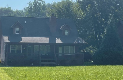 Hiawassee Cabin | Cabin close to Helen and Water