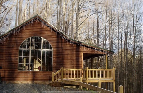 Butler Cabin | Cabin nestled in the woods