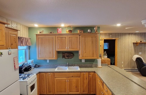 Pine River Cabin | Cabin on Norway Lake, 2 bedroom/sleeps 6