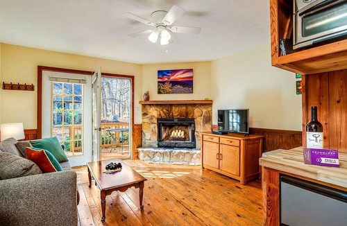 Montebello Cabin | Cabin Retreat with a View: Your Guide to the Best on the Blue Ridge Parkway in Virginia
