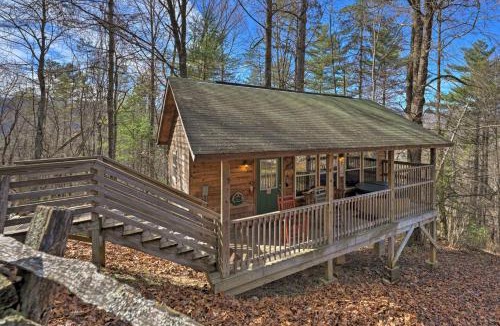 Bryson City Apartment | Cabin w/Hot Tub - Near Nantahala Outdoor Center!