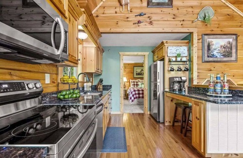 Black Bear Falls Cabin | Cabin w/Pool Table, Arcade Games, & Private Hot Tub