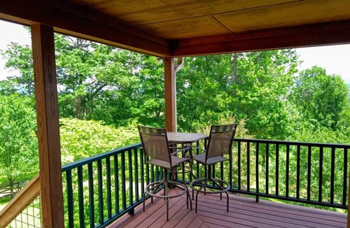 Mouth of Wilson Cabin | Cabin with Views/Dog Friendly by Camp Cheerio