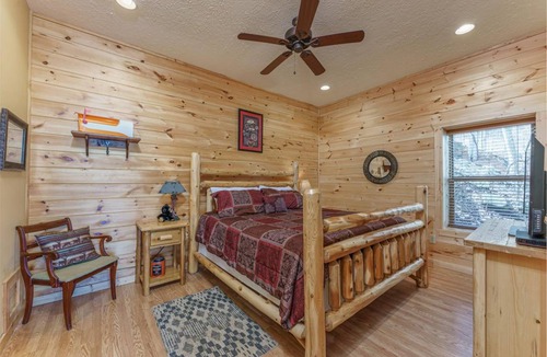 Gatlinburg - Pigeon Forge House | Caddy Shack: Mountain View, Pool Table