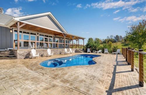 Campton House | Calaboose Retreat- Hot Tub , Pool Table, Fireplace