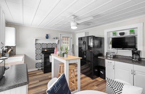 Calhoun House | Calhoun Furnished 2BR Home + Office