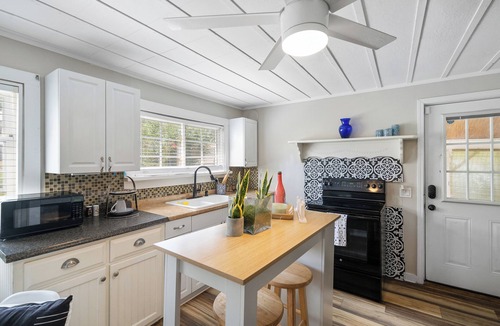 Calhoun House | Calhoun Furnished 2BR Home + Office