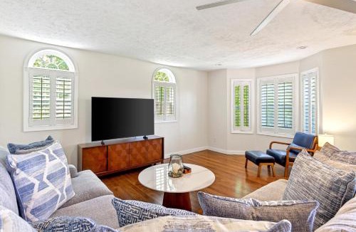 Forest Lake Heights House | Calm Water Cove