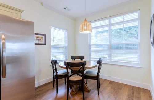 Bluffton House | Calypso Cottage in Old Town Bluffton. Single level home in the heart of historic Old Town