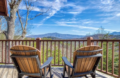 Sevierville Cabin | Campfire Lodge is a beautiful cabin with all the special touches needed to make your stay memorable!