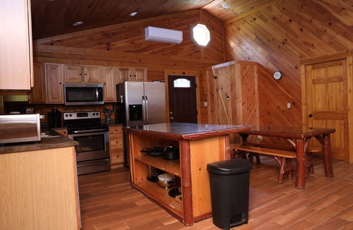 Thayerville Cabin | Captain’s Quarters 2 bedroom log cabin oasis in soothing Deep Creek