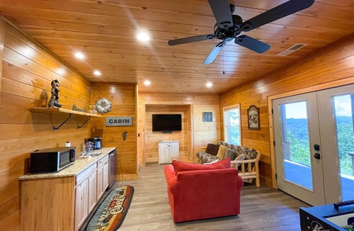Bryson City Cabin | Carie's Cabin-Mountain Views - Hot Tub - Gas Fireplace- 4WD/AWD