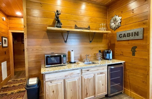 Bryson City Cabin | Carie's Cabin-Mountain Views - Hot Tub - Gas Fireplace- 4WD/AWD