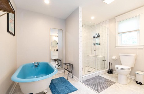 Woodbine House | Casa Azul - Boutique 3BR Ranch with Hot Tub & King Beds