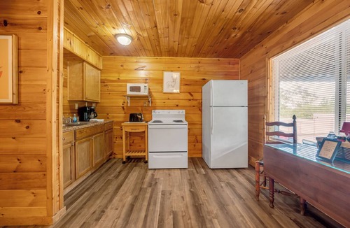 Farmers Cabin | Cave Run Lodge - Near Lake - Playground & Fire Pit- Cabin #4