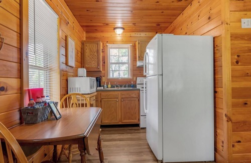 Farmers Cabin | Cave Run Lodge - Near Lake - Playground & Fire pit - Cabin #12