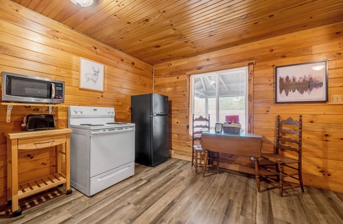 Farmers Cabin | Cave Run Lodge - Near Lake - Playground & Fire Pit- Cabin #5
