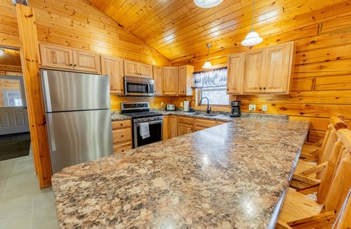 Munising Cabin | Cedar Pine Lodge & Trails End Barn: Summer Fun for the Whole Family – Spacious Lodge & Barn!