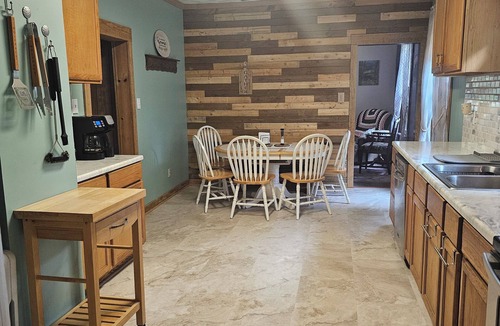 Edray House | Celebrate Labor Day in the mountains! Close to bike trails and Snowshoe!