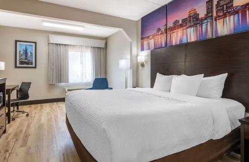 Jeffersontown Hotel | Central Louisville Hotel Stay with Free Breakfast & Indoor Pool Near Downtown