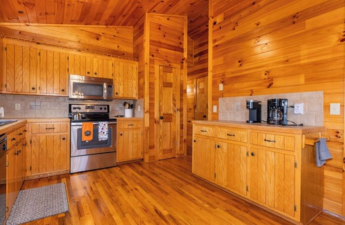 Ferguson Cabin | Changes in Altitude - Private, Stunning Sunset with Mountain Views and a Hot Tub