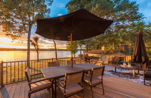Mayhew House | Channel Marker Exclusive Lakefront Home wHot Tub Custom Bunk Room Dock Optional Boat Rental 1418