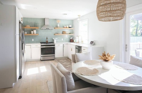 Charleston House | Charleston House with Private Pickleball Court!