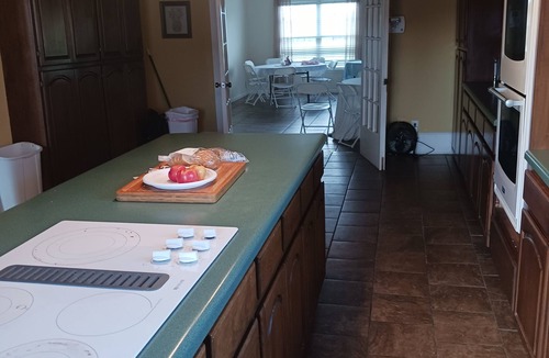Charleston House | Charleston Manor -Large farmhouse sleeps 8 and pet friendly.