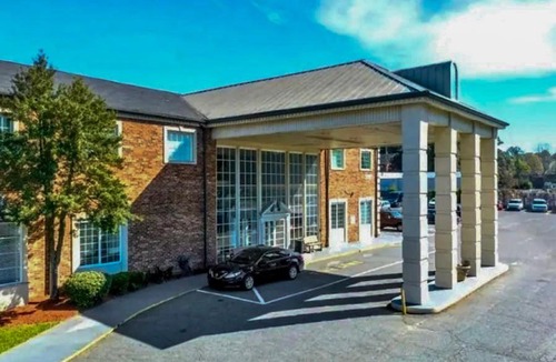 Sheffield Park House | Charlotte Studio Apartment Near Uptown & Minutes to Hospital, Free Wi-Fi, Coffee & Gym