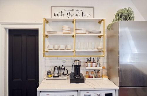 Cypress Hills House | Charming 1 BDRM + Sofabed + 1 BATH Brooklyn Home