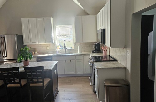 Near East Columbus House | Charming 1-bedroom Carriage house in lovely Old Town East naiborhood Columbus