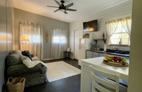 New Albany Cottage | Charming 1BR Pet-Friendly Cottage - Peaceful Stay Near Downtown New Albany
