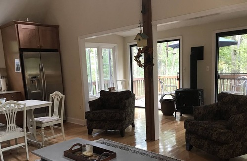 Bergton Ski Chalet | Charming 2 bedroom Chalet 10 Minutes to Bryce Resort in the Shenandoah Valley.
