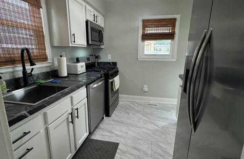Spring Hill House | Charming 2-bedroom Bungalow - Close to Everything!