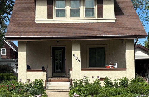 Appleton House | Charming 2-bedroom Craftsman close to downtown Appleton perfect for relaxing
