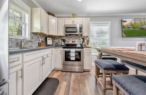 Eagle Rock House | Charming 2-bedroom house with AC, WiFi in tranquil Eagle Rock
