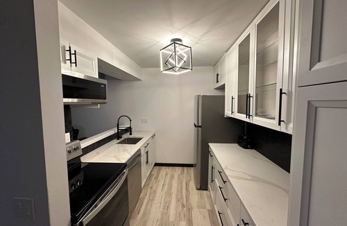 Middleton House | Charming 3/4-bed Condo with Theater, Netflix WiFi, AC in Middleton & lake access
