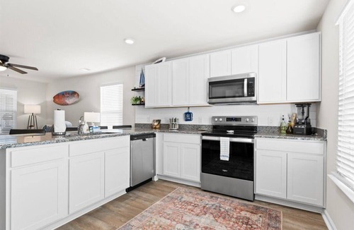 Ocean Isle Beach House | Charming 3-bedroom house with Hot tub, AC, WiFi in gorgeous Ocean Isle Beach